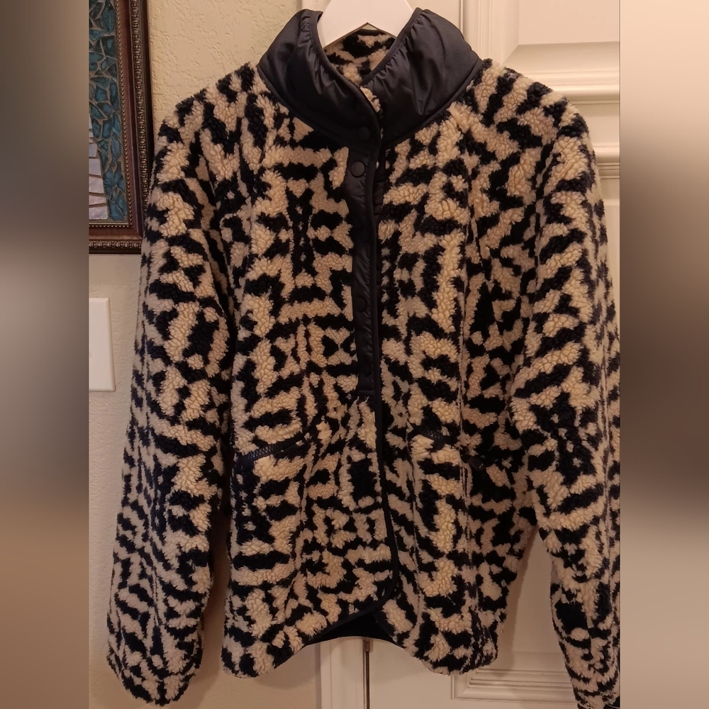 VALENTIBE'S DAY SALE-- NEW FREE PEOPLE MOVEMENT Navy and Cream Teddy Jacket